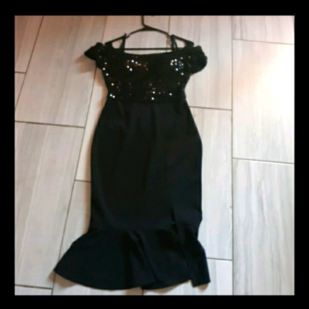 Guess NWOT black sequin ruffle dress 8
